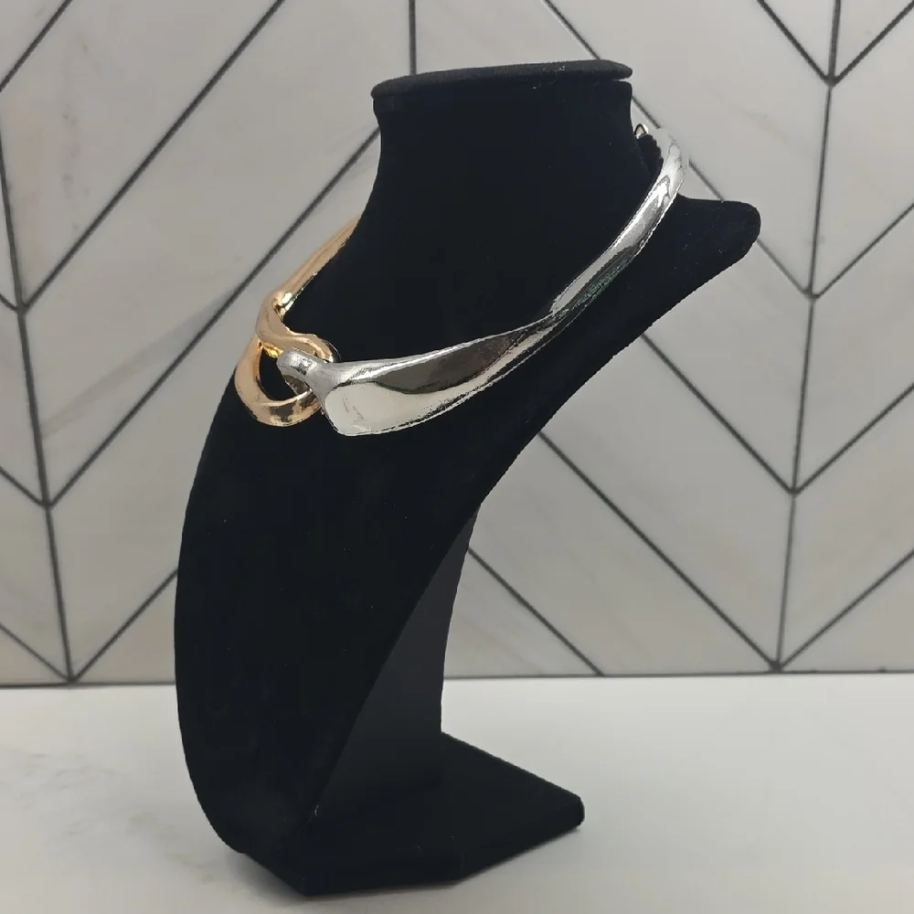 Elegant Gold and Silver Women's Necklace - Picture 2 of 4